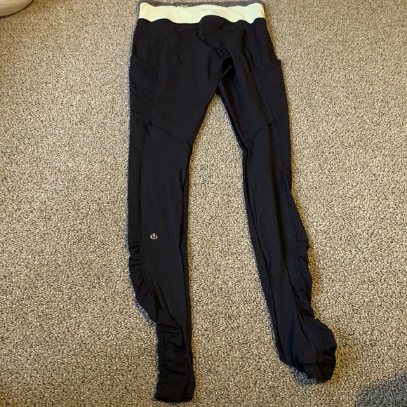 Lululemon leggings! Size 4! - Picture 7 of 8